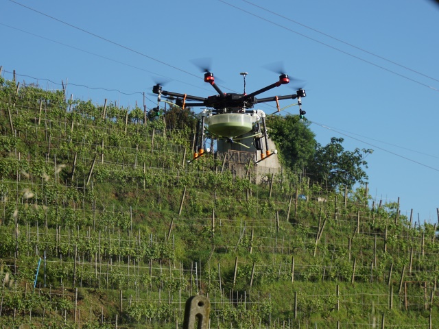Droni per Agricoltura - distribuzione liquidi su scenari complessi