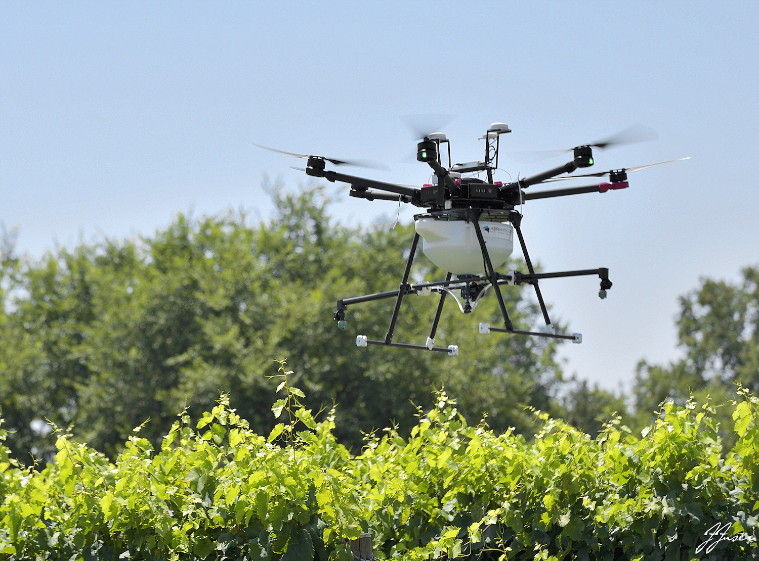distribuzione liquidi con drone per agricoltura biologica