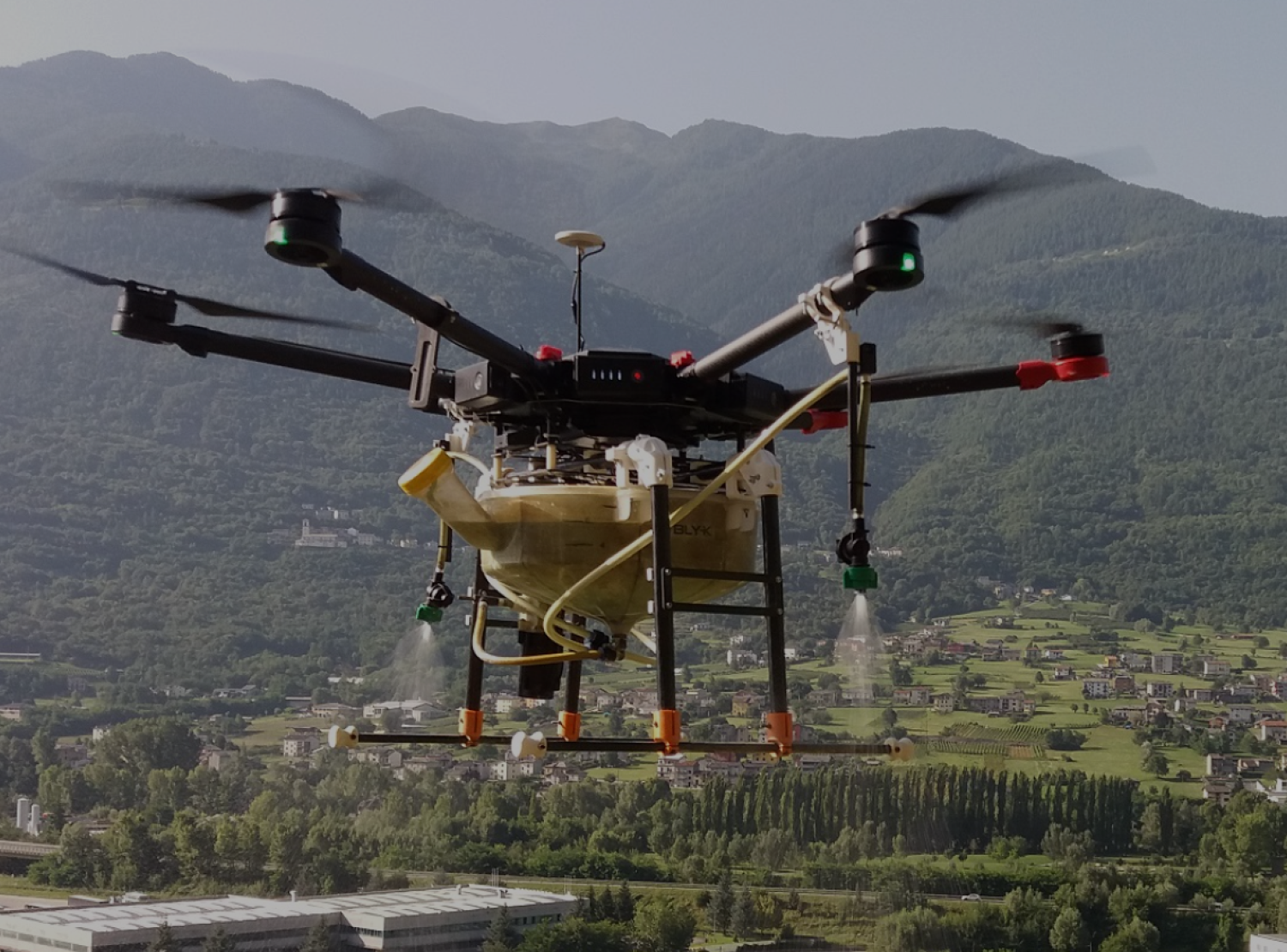 droni per agricoltura - distribuzione liquidi