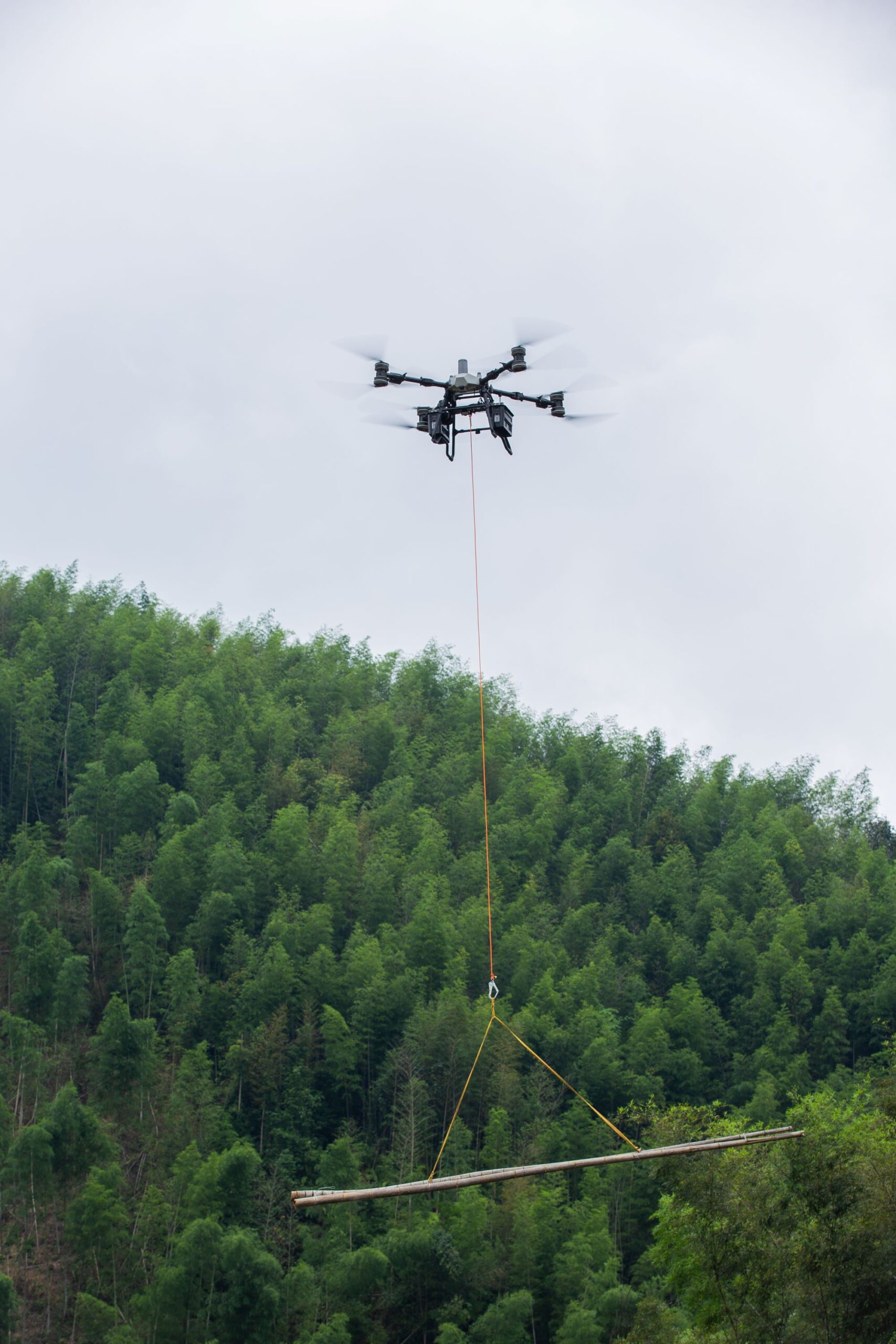 DJI Agras T100 — sistema di sollevamento fino a 100 kg