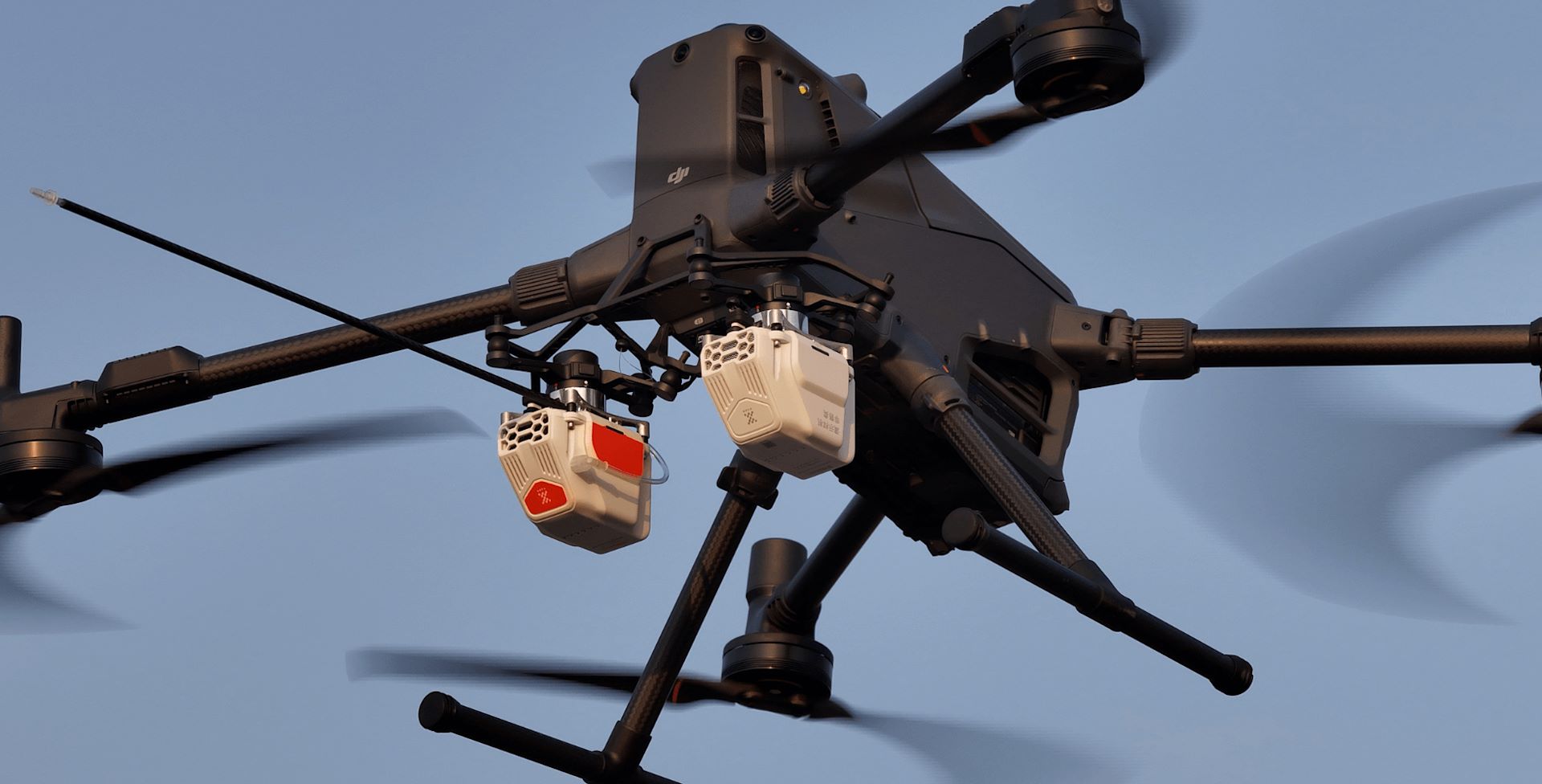 Drone con payload Sniffer4D Nano 2 Plus in missione di monitoraggio